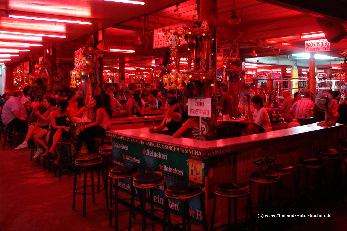 Bild: Billighotels mit GoGo-Bar Girls -  Nachtleben in der Partymeile Sdpattaya 